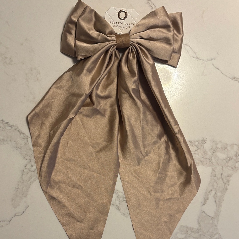 Altar'd State Champagne Satin Hair Clip